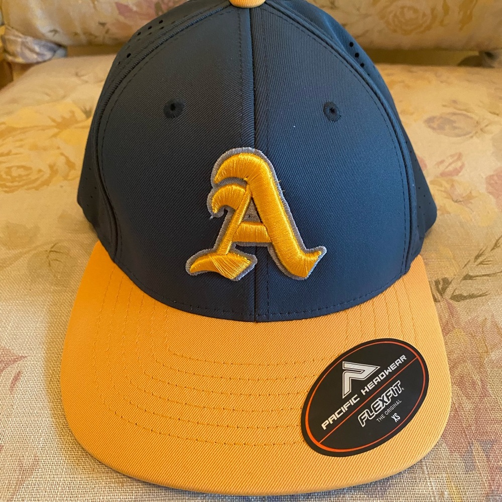 NWOT Youth size XS Oakland A’s Baseball Hat